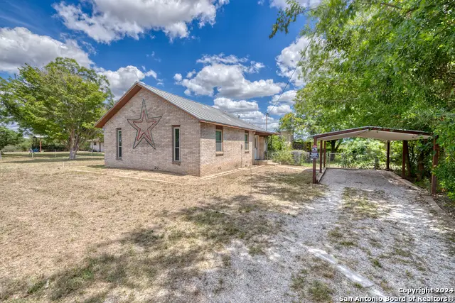 402 Congress St, Sabinal, TX 78881 - #2
