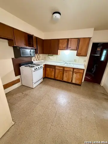 218 Brenda Dr, Converse, TX 78109 - #2