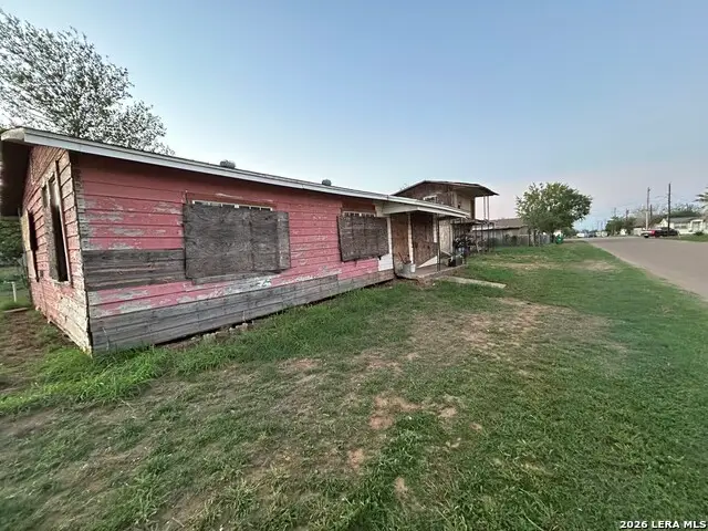 111 SW Lane St, Cotulla, TX 78014 - #1