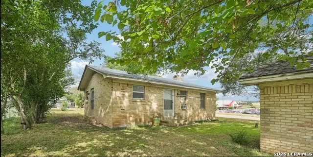 1620 Cavett St, Gonzales, TX 78629 - #3