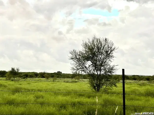 2118 Cr 421, Stockdale, TX 78160