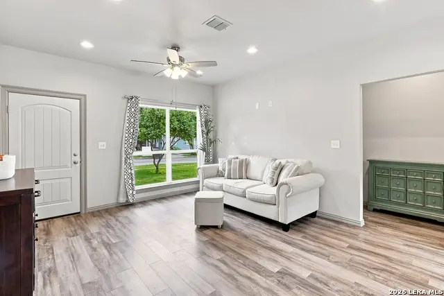 250 Englewood Dr, San Antonio, TX 78213 - #2