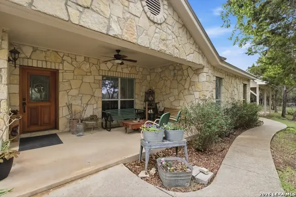 707 Oakridge Ln, Pipe Creek, TX 78063