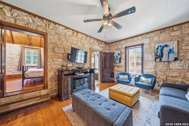 420 W Austin St, Fredericksburg, TX 78624 - #2