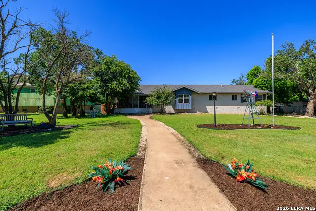 1009 W Main St, Kerrville, TX 78028 - #1