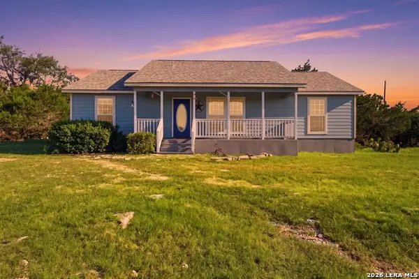 558 Mountain Creek Rd, Pipe Creek, TX 78063