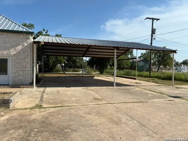 110 Tyler Ave, Sabinal, TX 78881 - #2