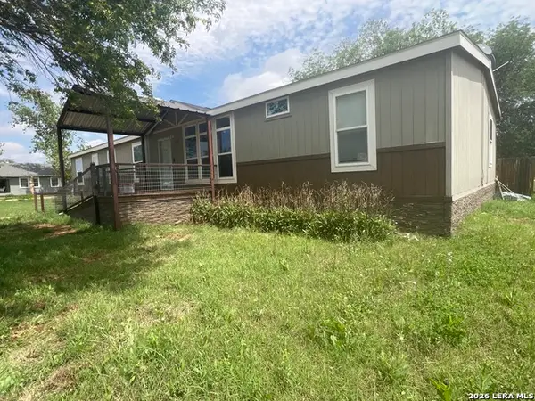 803 Se Railroad St, Other, TX 76933