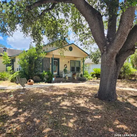 718 E Avenue E, Robstown, TX 78380