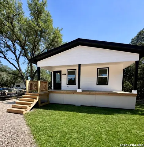 918 Scenic Dr, Bandera, TX 78003