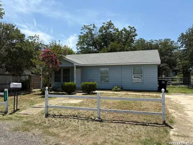 1304 Avenue D, Hondo, TX 78861 - #1