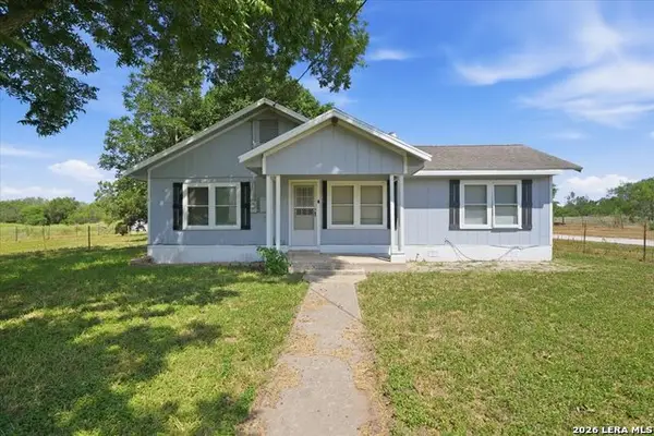 171 County Road 325, George West, TX 78022