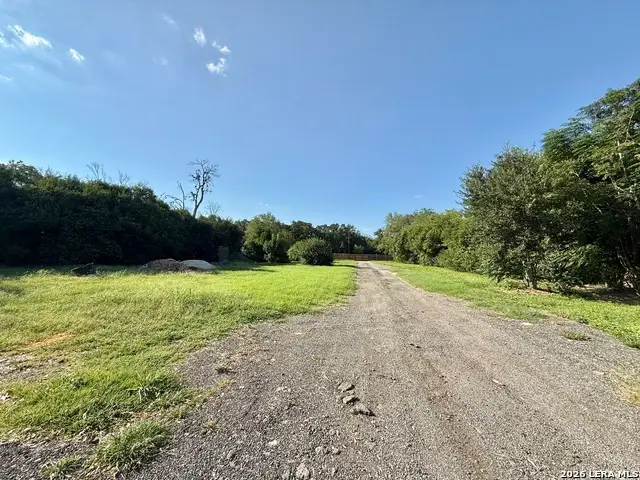 958 Holmgreen Rd, San Antonio, TX 78220 - #3