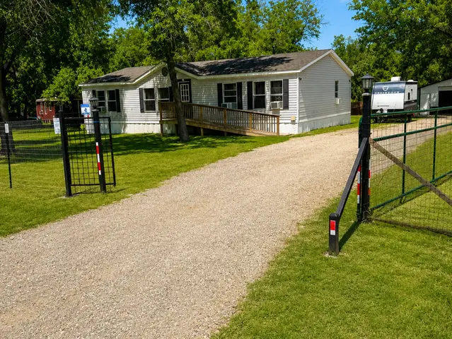 22950 Fawn Trail, Elmendorf, TX 78112 - #2