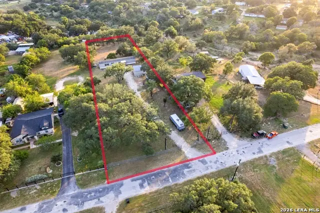 206 Crosscreek Dr, Floresville, TX 78114 - #1