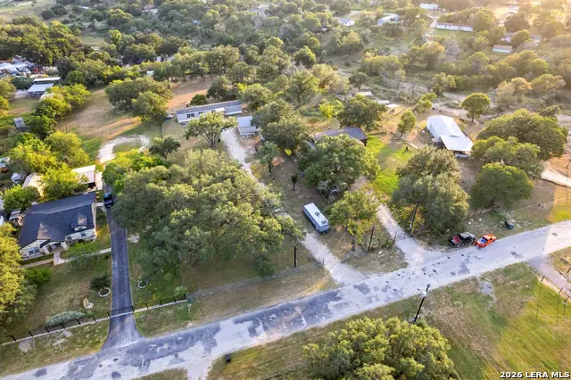 206 Crosscreek Dr, Floresville, TX 78114 - #2