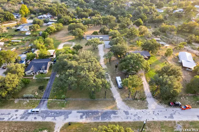 206 Crosscreek Dr, Floresville, TX 78114 - #3