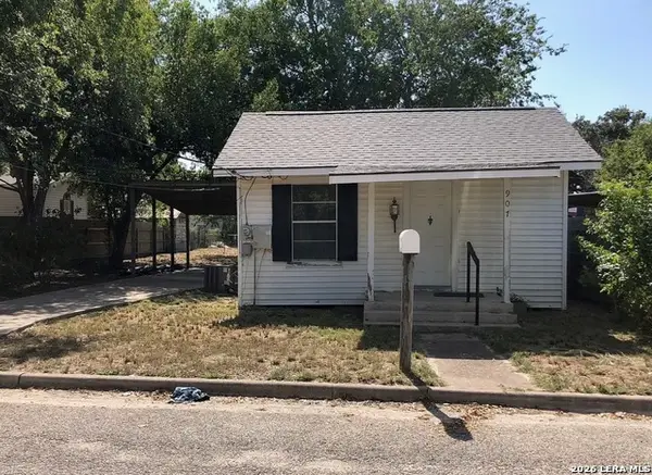 907 Martin St, Pleasanton, TX 78064