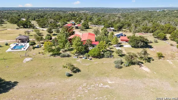 652 Overlook Dr, Fredericksburg, TX 78624