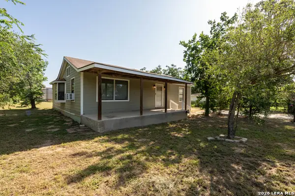 620 Viewpoint Dr, Poteet, TX 78065