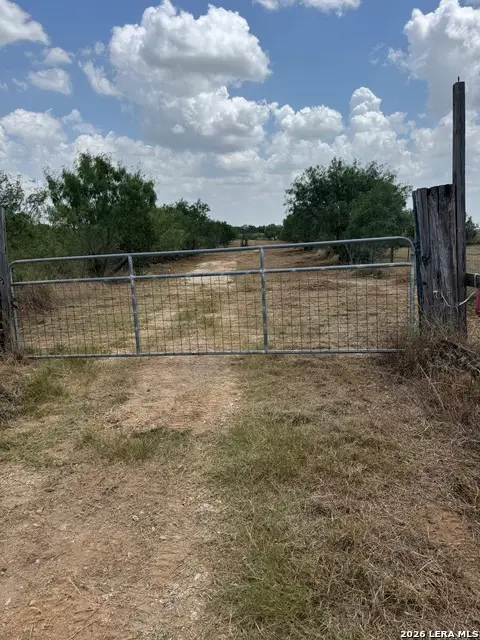 6193 County Road 117, Floresville, TX 78114 - #2