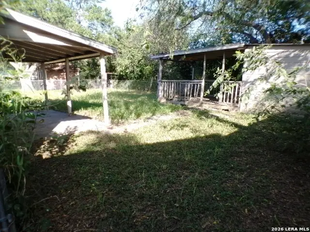 902 E Crockett St, Beeville, TX 78102 - #3