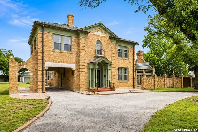 618 Main St, Kerrville, TX 78028 - #2