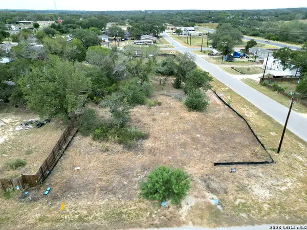 100 Villa Ridge, Poteet, TX 78065
