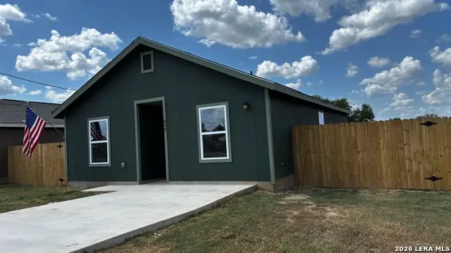 806 E 6th St., Nixon, TX 78140 - #2