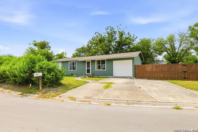 425 Riley, Seguin, TX 78155 - #2