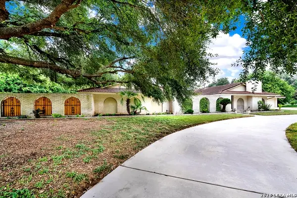 5 Augusta Dr, Seguin, TX 78155