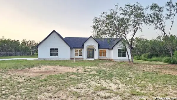 9849 Vista Cir, San Antonio, TX 78263