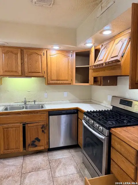 209 Park Ln, Universal City, TX 78148 - #2
