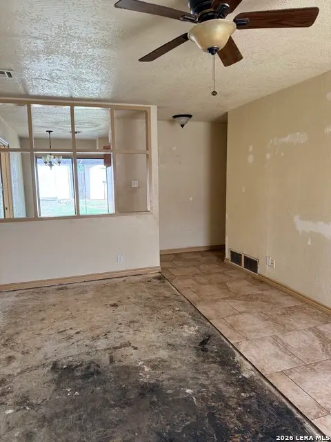 209 Park Ln, Universal City, TX 78148 - #3