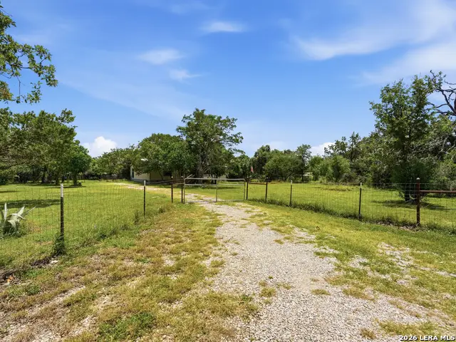 718 Oak Dr, Bandera, TX 78003 - #2