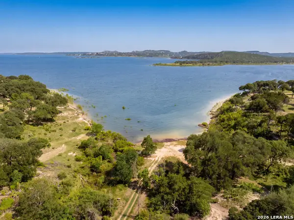 1270 Stagecoach Dr, Canyon Lake, TX 78133
