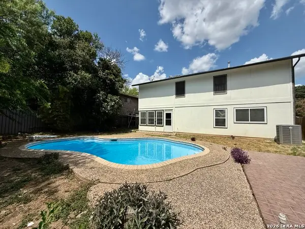 8711 Woods End, San Antonio, TX 78240
