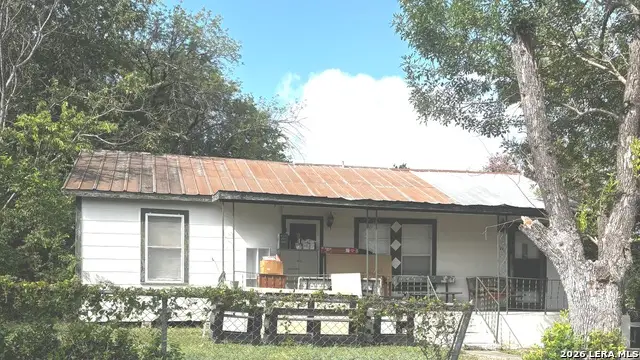 406 S Live Oak Ave, New Braunfels, TX 78130 - #1