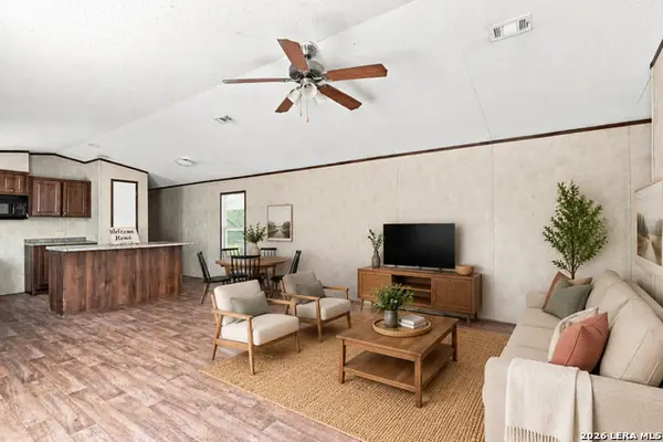 138 County Road 2666, Devine, TX 78016