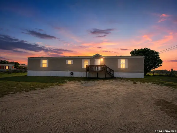 4814 Young Oak, Elmendorf, TX 78112