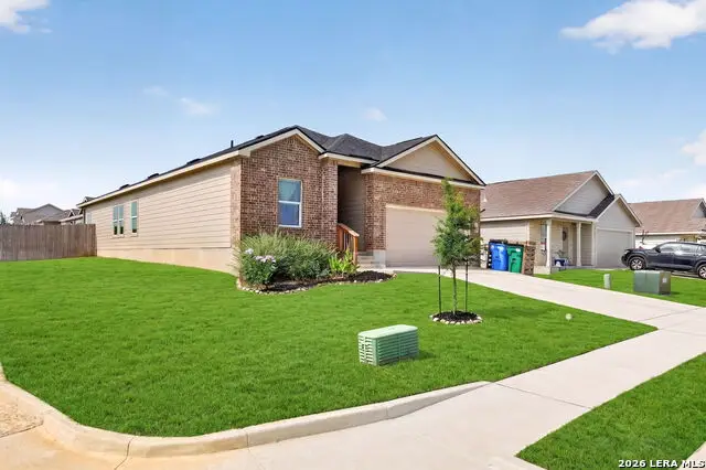 201 Wolf Crest Blvd, Seguin, TX 78155 - #3