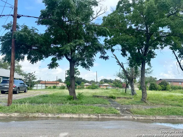 213 E Lindbergh Blvd, Universal City, TX 78148 - #1