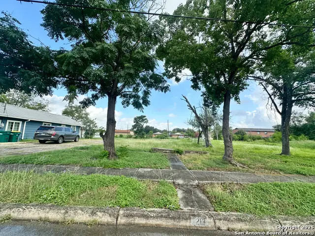 213 E Lindbergh Blvd, Universal City, TX 78148 - #2