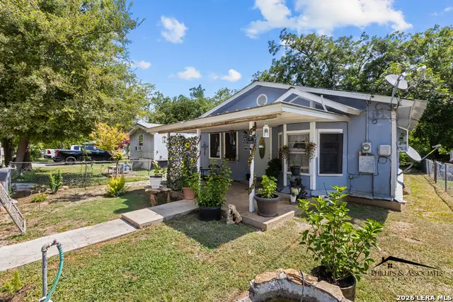 1709 Avenue E, Hondo, TX 78861 - #2