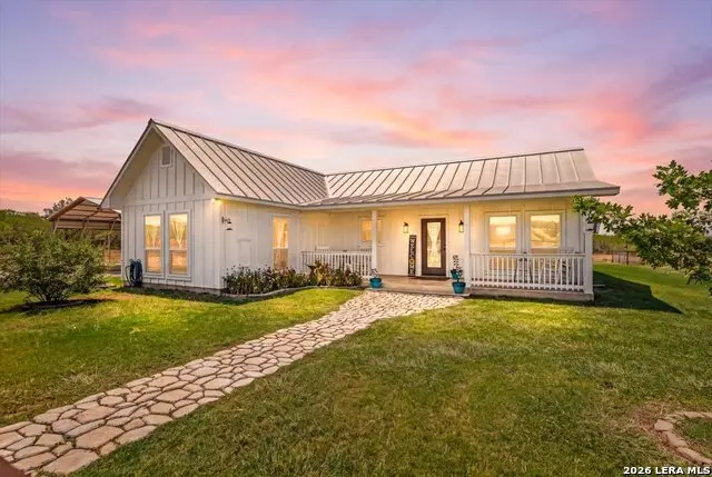 977 Private Road 1688, Moore, TX 78057 - #1