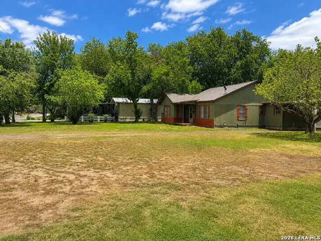 1117 30th St, Hondo, TX 78861 - #2