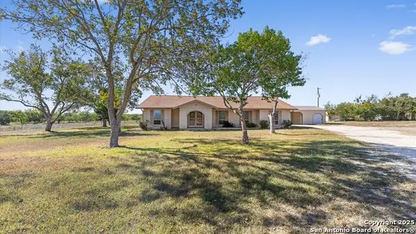 7974 Green Valley Rd, Marion, TX 78124