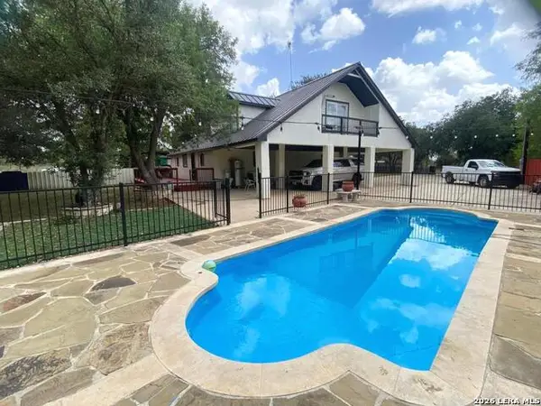10851 Silver Trl, Atascosa, TX 78002