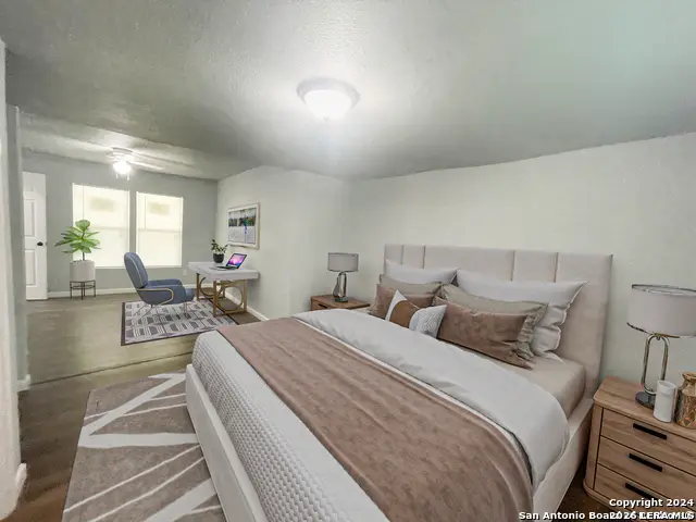 422 Florence St, Uvalde, TX 78801 - #2