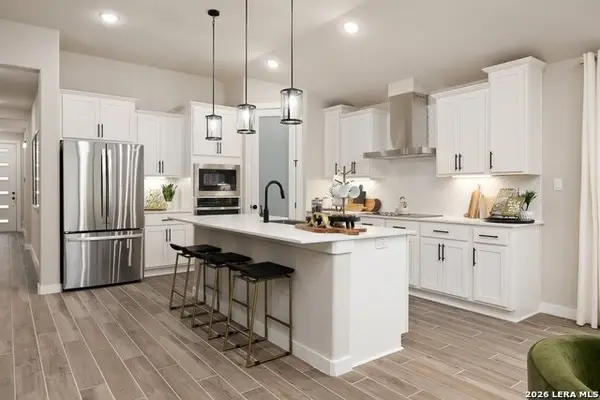17147 Elder Walnut Dr, Elmendorf, TX 78112